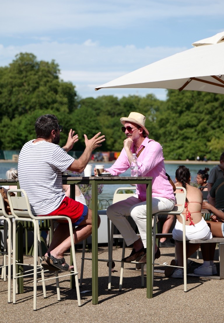 Two friends talking in Hyde Park